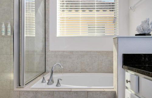 Heated Pool Lazy River Game Room 12 MI to Disney - Foto 31