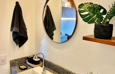 Moema URBAN Heaven - Piscina - Prox Metro - Prox Sh Ibirapuera - Cama Queen - Internet 500mbps - Ar cond - Cozinha completa - Academia - Churrasqueira - Foto 8