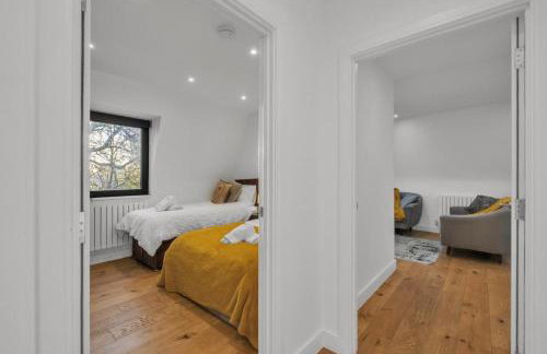 2 Bedroom Flat By Key Light Properties Short Lets & Serviced accommodation two minutes walk from Canada Water Station - Great for Contractors, Group and Family - Foto 42