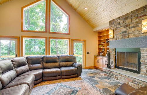 Modern Nellysford Getaway with View Deck and Fire Pit - Foto 6