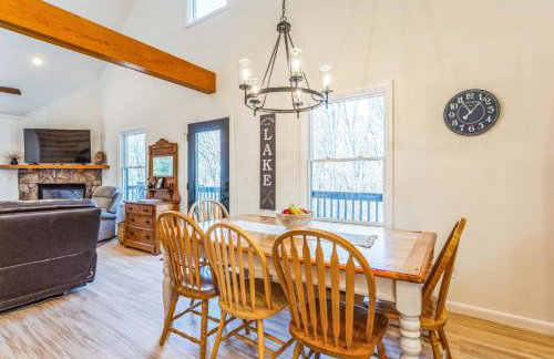 'The Eagles Nest at Alpine' Cabin w/ Fireplace! - Photo 16