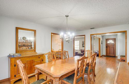 Lake Smith Getaway with Dock Families Welcome! - Foto 8