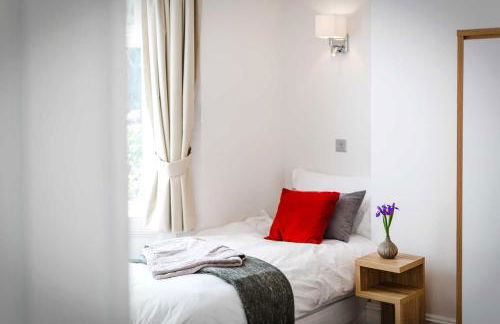 Stylish Central Bath House with five bedrooms - Photo 6