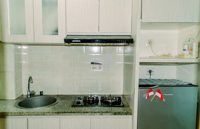 Homey And Warm Studio Room At Tifolia Apartment - Foto 9