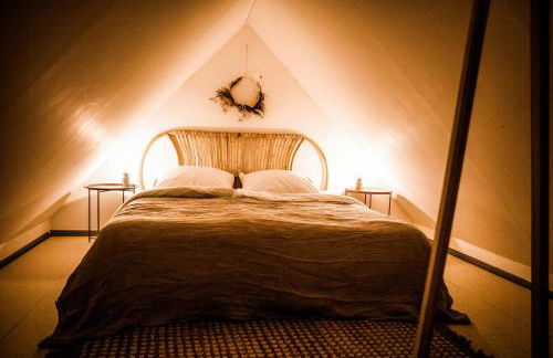 Designer Apartment In Historic Pond House - Photo 12