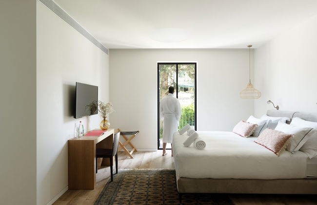 The Y House - Photo 2