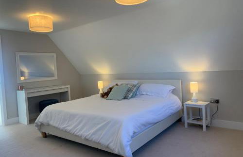 1-bed - Sleeps 2 - Pet Friendly w Parking - Foto 1