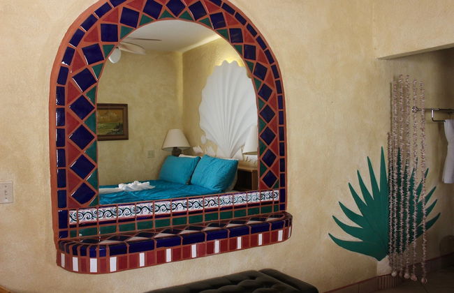 Mid-century Ocean View Apartment - Photo 6