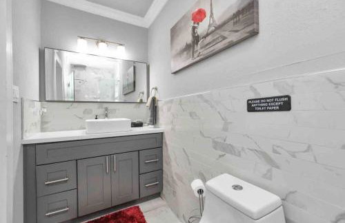 Prolific Red Luxe: Private Deck + Stylish Living - Photo 26