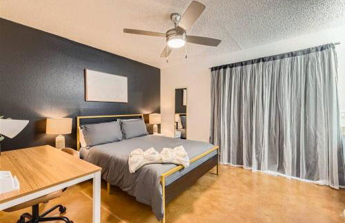 Walkable Dtwn 2B Getaway - Sleeps 5 - Pool, Prkg - Foto 21