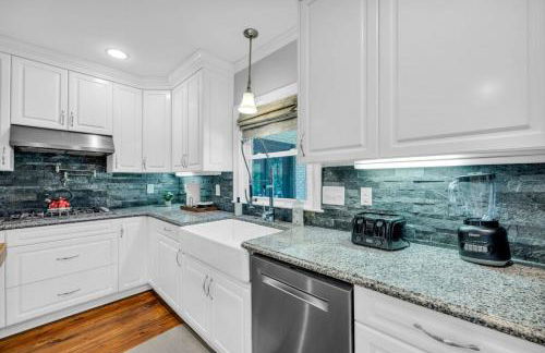 The Wexford French Chateau w Pool - Photo 20