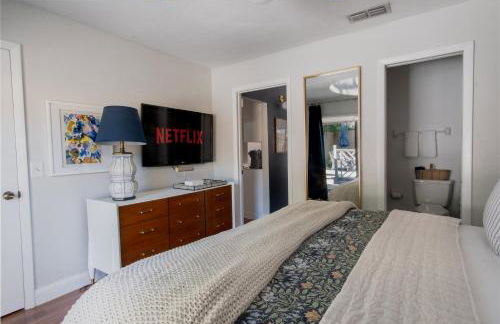 Peaceful, modern, renovated, close to everything! - Foto 46