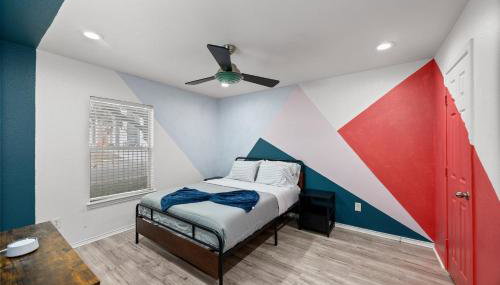 Modern 3-Story Townhome w Pool Table, Sleeps 10 Near Stadiums - Foto 4