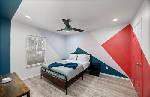 Modern 3-Story Townhome w Pool Table, Sleeps 10 Near Stadiums - Foto 8