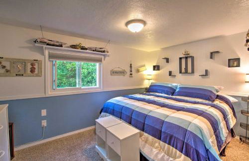 Waterfront North Bend Home 9 Miles into Town - Photo 12