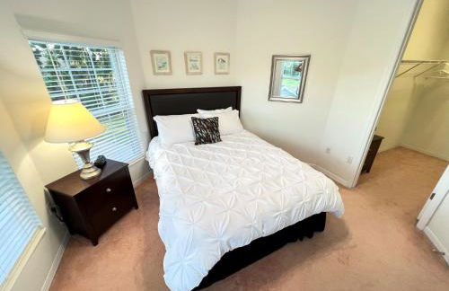 Lakefront Getaway LG South Facing Pool Hot Tub Pool Table & BBQ - 2 miles Disney - Foto 7