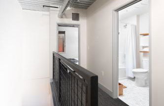 Spacious Luxury 2BR Apt Near Fiserv with Parking - Foto 13