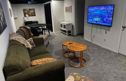 South Side Resort - Very Close Derby Turnpike Dtn - Photo 2