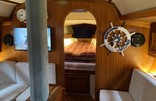 Entire Boat at St Katherine Docks 2 Available select using room options - Photo 51