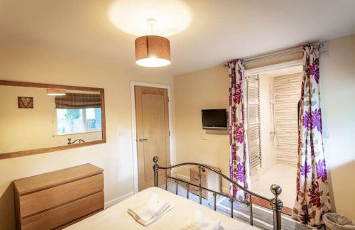Stanton, woodland lodge with hot tub for 14 - Foto 4
