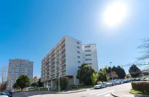 LovelyStay - Casas Brancas - Modern Apartment with Balcony & free private parking - Foto 31