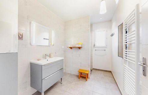 2 Bedroom Amazing Home In Landévant - Foto 17