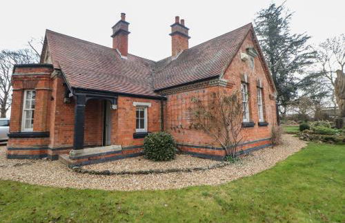 South Lodge - Longford Hall Farm Holiday Cottages - Photo 38