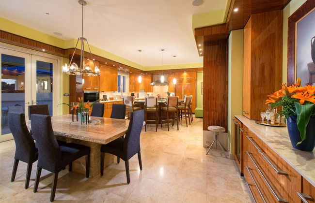 Exquisite Hilltop Villa with Luxurious Modern Design, Sweeping Ocean Views & Sparkling Infinity Pool - Foto 30