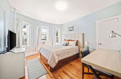 Well-Lit Bedroom near Transit and Charles River - Foto 20