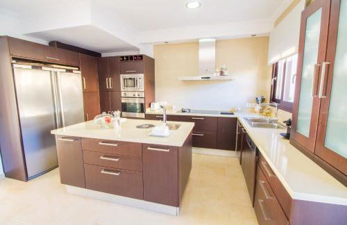 Soleado chalet con Piscina, WIFI y A/C - Photo 14