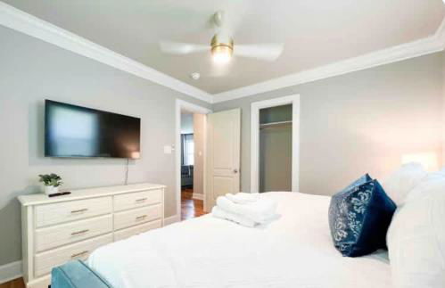 Pet-Friendly 4BR Family Home with Fenced Yard - Foto 25