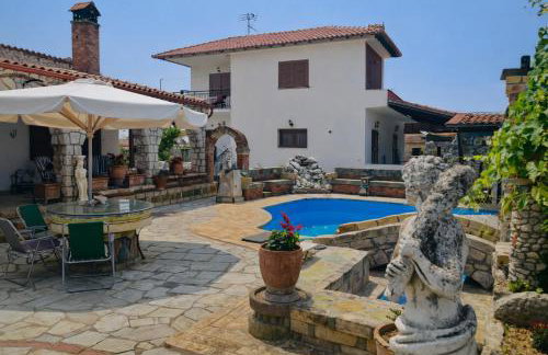 Saltos Village House - Peaceful Poolside Retreat - Foto 24