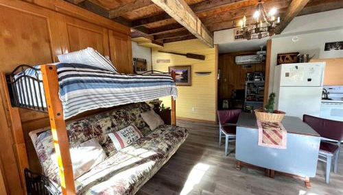 Two-Story Cabin Rental for Large Groups along Hamilton Creek in Marble Falls, Texas - Foto 4