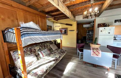 Two-Story Cabin Rental for Large Groups along Hamilton Creek in Marble Falls, Texas - Foto 4