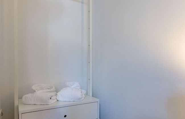 Exquisite Prestige Luxury Apartments With Shared Pool - Photo 37