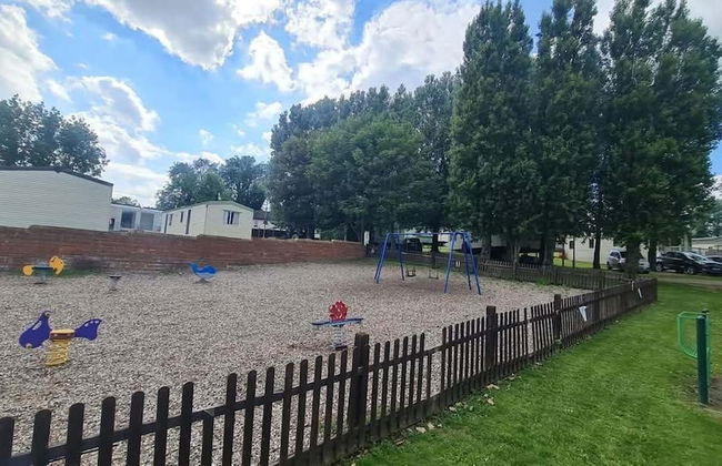 3-bed Cabin, Sleeps 6 With Pool & 5 Mins to Beach - Foto 18