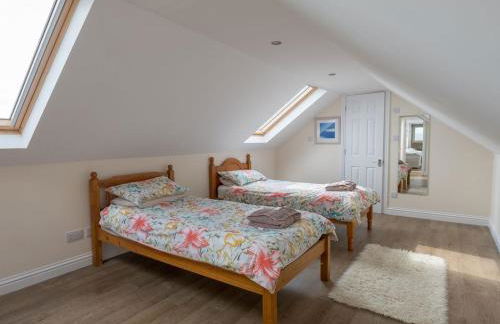 Coastal retreat with stunning sea views - Photo 20