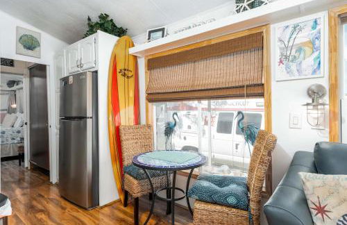 Charming 1BR Waterfront Retreat with Private Patio - Foto 9