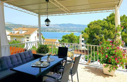 Treno, Luxurious Apartment with Jacuzzi and Sea-View - Foto 1
