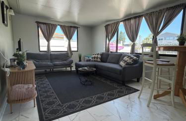 Gorgeous Seaside Seashell Cottage! - Photo 27