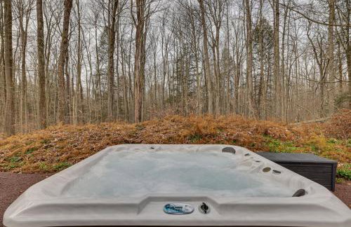 Pocono Pines Home with Private Hot Tub! - Foto 28