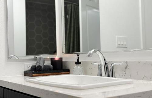 Modern 1BR Apartment with Pool, Hot Tub and Gym Access 10mins to Universal Studios - Foto 54