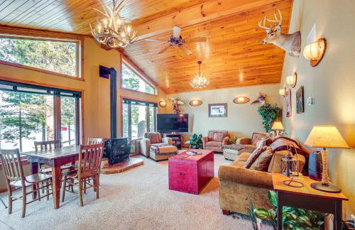 Lake Tomahawk Fall Retreat with Foliage and Lake Views - Photo 3