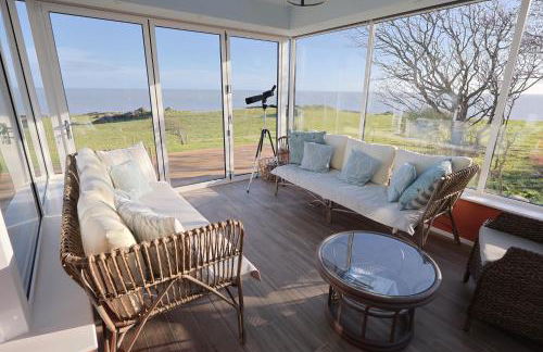 Inglewood - Historic retreat with incredible sea views - Photo 4