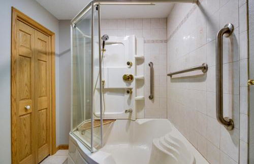 Peaceful Hibbing Getaway Heated Floors, Fire Pit! - Foto 18