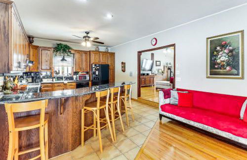 4 Mi to Camelback! Group-Friendly Poconos Cabin - Foto 9