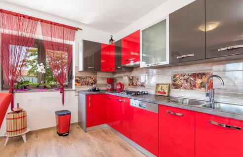 5 Bedroom Amazing Apartment In Viskovo - Photo 30