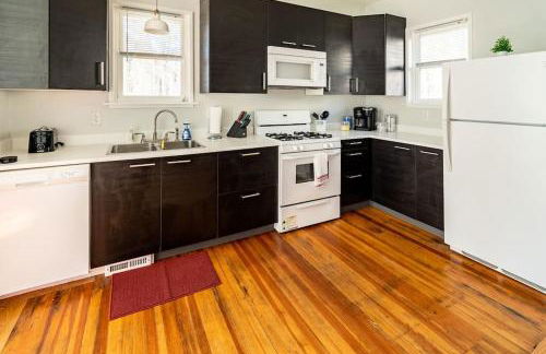 Globetrotters Suite in Historic Richmond with Patio - Foto 22