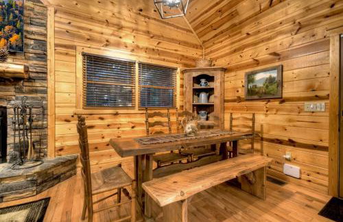 A Little Bit of Heaven Swim in the creek soak in the hot tub and relax in comfort - Foto 14