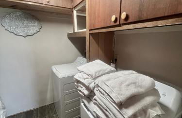 Spacious Lake Retreat for Families - Foto 34